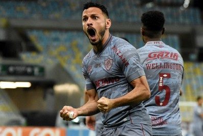 Em jogo repleto de confusão e polêmica, Fluminense bate o Palmeiras de virada e mira vaga na Libertadores