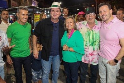 Prefeito participa da primeira feijoada na quadra da Mangueira desde a retomada dos eventos