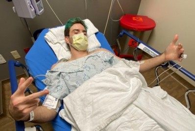 Lutador de MMA leva joelhada fatal e fica sem o testículo