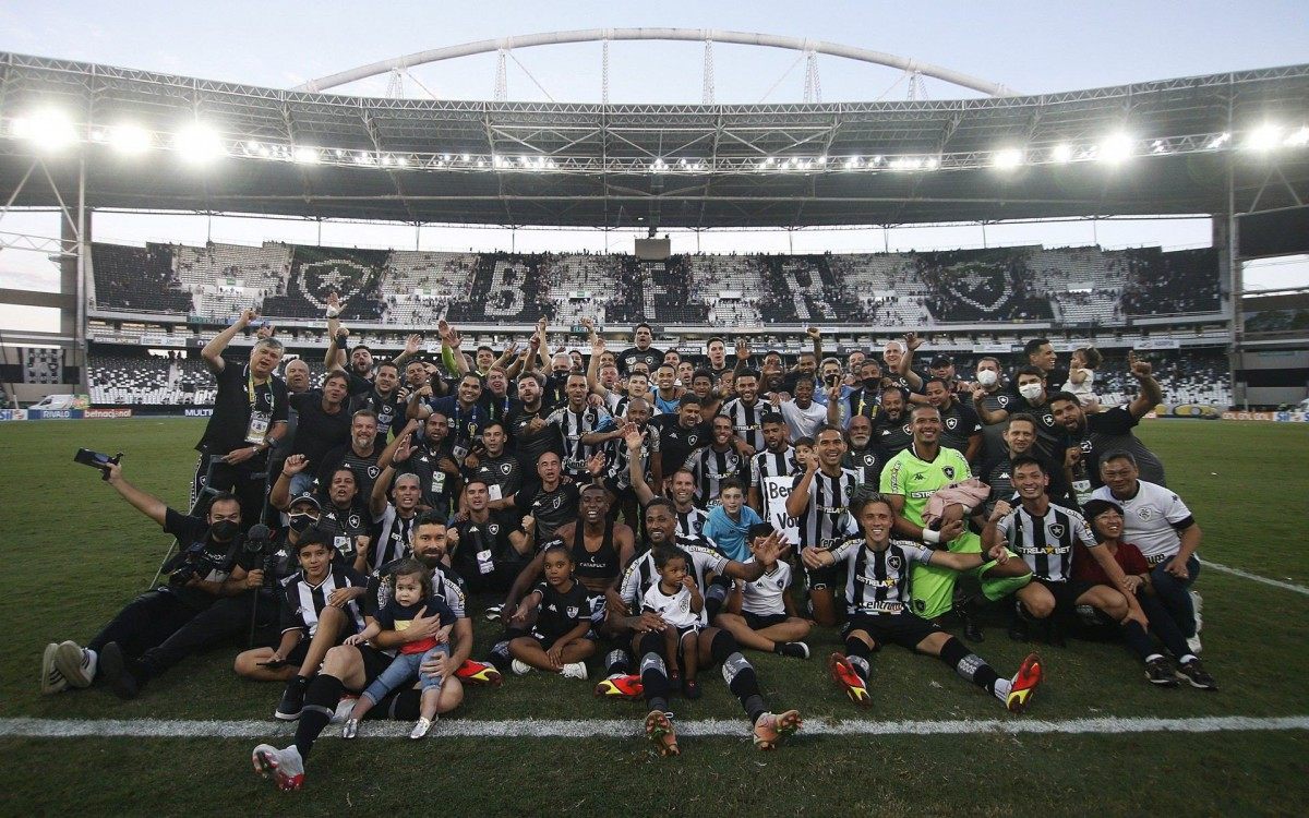 Botafogo x Operario PR pelo Campeonato Brasileiro Serie B no Estadio Nilton Santos. 15 de Novembro de 2021, Rio de Janeiro, RJ, Brasil. Foto: Vitor Silva/Botafogo. .Imagem protegida pela Lei do Direito Autoral N&ordm; 9.610, DE 19 DE FEVEREIRO DE 1998. Sendo proibido qualquer uso comercial, remunerado e manipulacao/alteracao da obra..