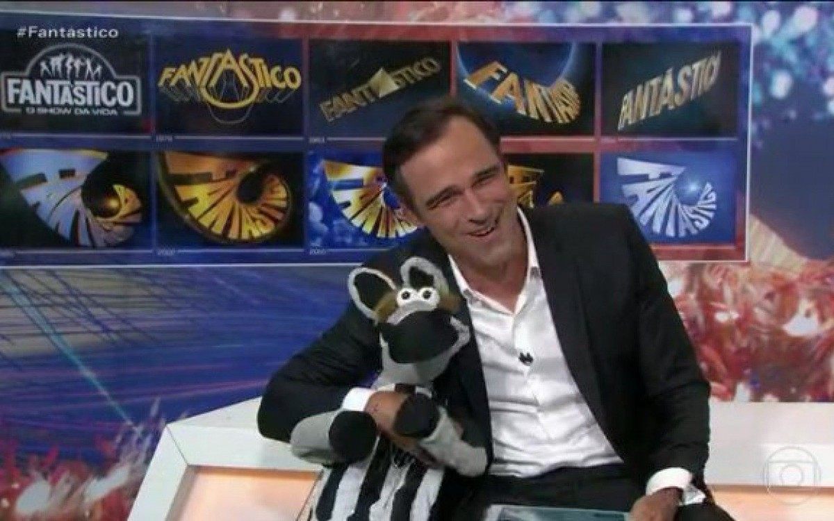 Tadeu Schimidt se despede dos cavalinhos do 'Fant&aacute;stico'