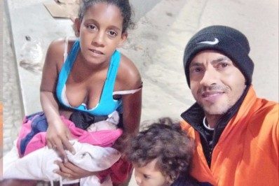 Garis realizam parto de jovem na Praia de Copacabana