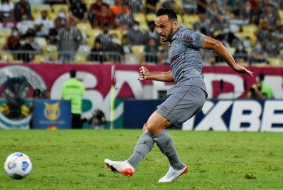 Protagonista na vitória do Fluminense, Yago afirma: 'Seríamos muito burros sermos contra a torcida'
