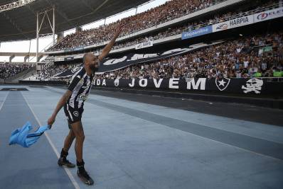 Chay comenta sobre protagonismo no Botafogo e admite pressão na Série A: 'Estou preparado'
