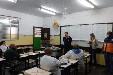 Defesa Civil treina voluntários dos pontos de apoio para atuação em dias de chuva forte nas comunidades