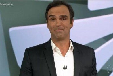 Tadeu Schimidt se emociona e chora ao se despedir do 'Fantástico'