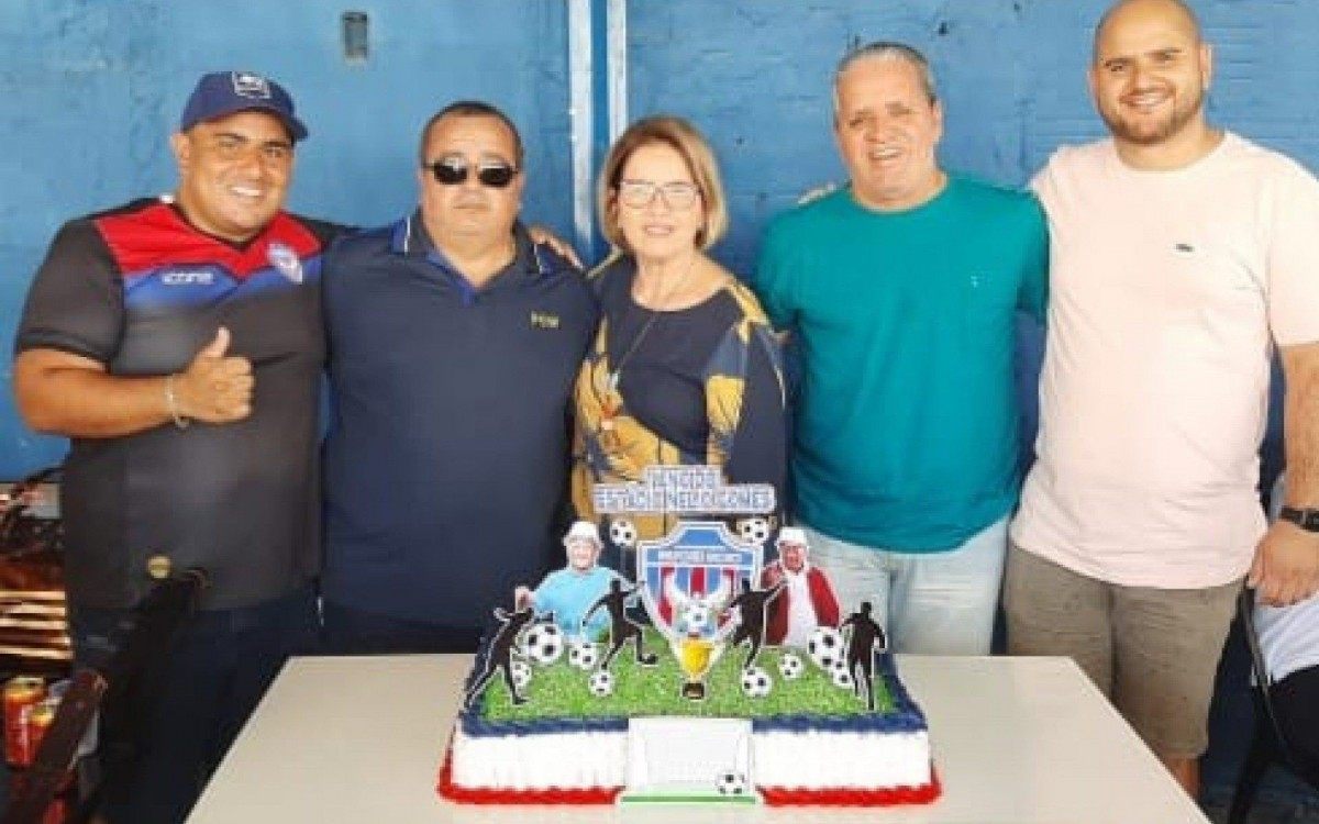 Rodrigo Gomes, Reginaldo Gomes, Regina Cruz, Waldir Gomes e Tiago Gomes no jogo beneficente no anivers&aacute;rio do Est&aacute;dio N&eacute;lio Gomes 

