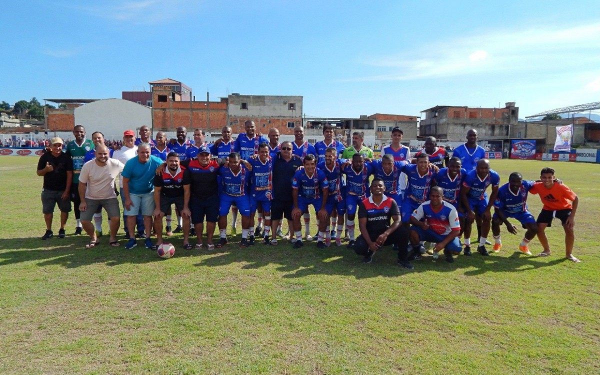 A equipe master do SE Belford Roxo posada no Est&aacute;dio N&eacute;lio Gomes