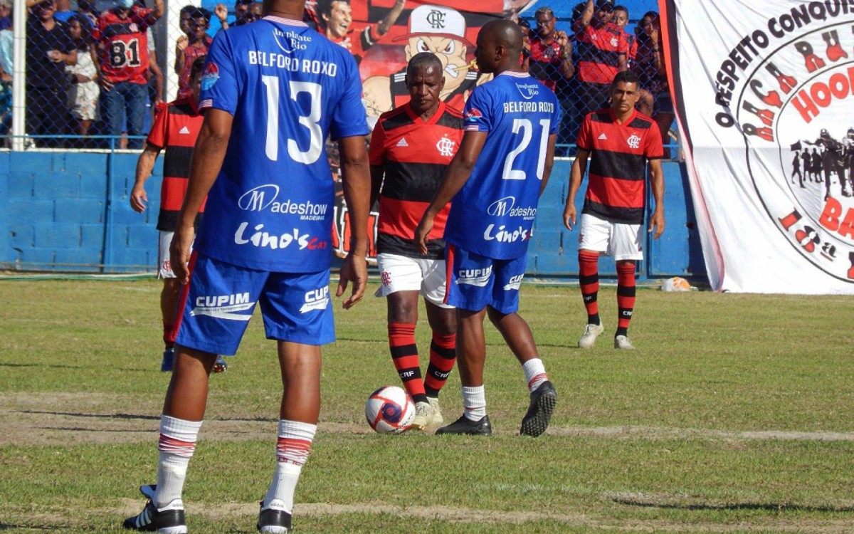 O craque Ad&iacute;lio em a&ccedil;&atilde;o pelo Flamengo Master