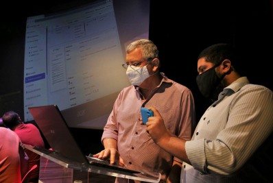 Axel Grael assina primeiro decreto da cidade por meio digital