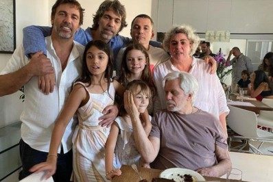 Marcelo Faria surge em clique raro com a família em seu aniversário de 50 anos