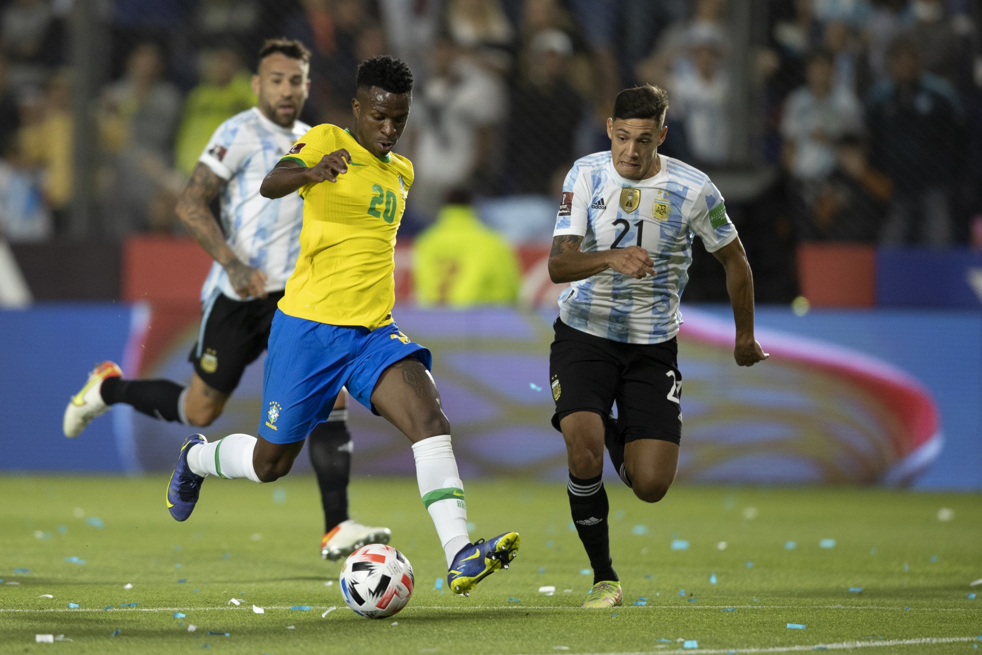 Cria do Flamengo, Vinicius Junior é exaltado por jornal argentino: ‘Só resta aplaudir’