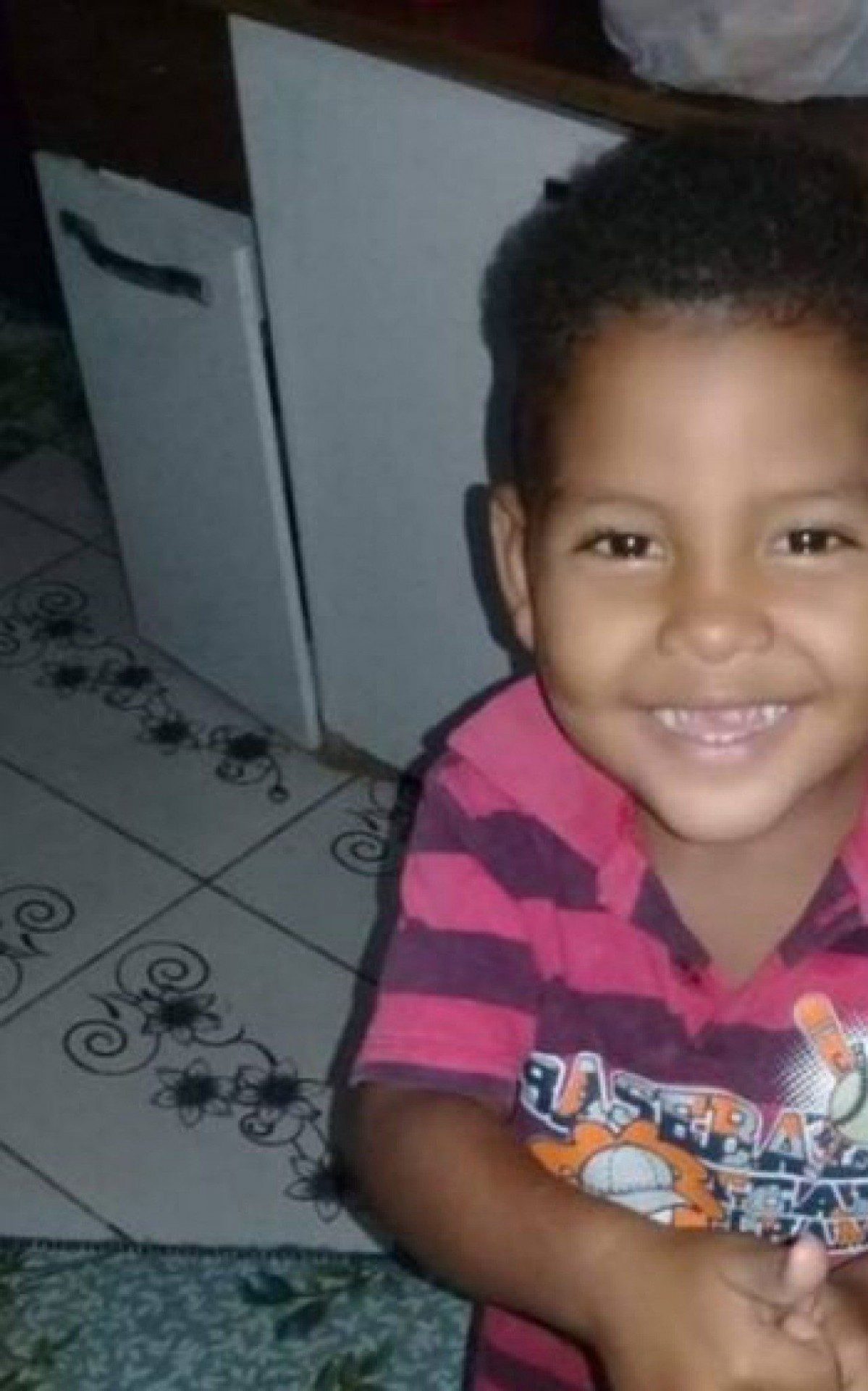 O pequeno Moisés de Oliveira Rozário, de 5 anos, morto a facadas em Duque de Caxias - reprodução