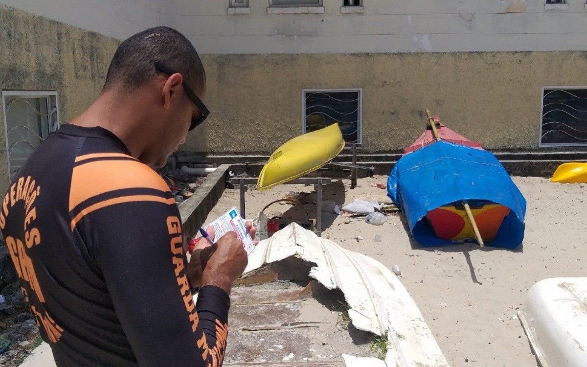 Embarcações foram notificadas na praia da Urca - Divulgação / Prefeitura do Rio