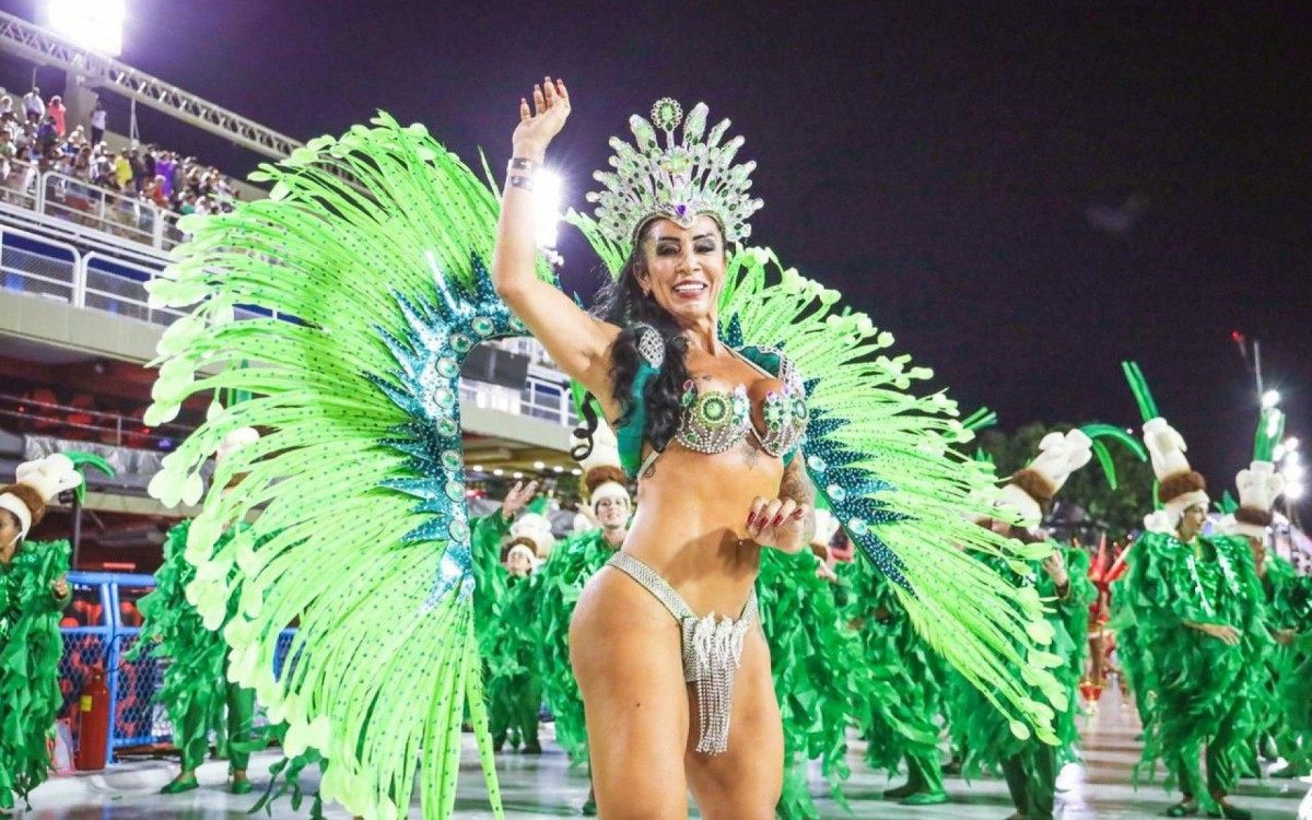 Vov&oacute; Fitness j&aacute; desfilou como Musa em diversas escolas de samba