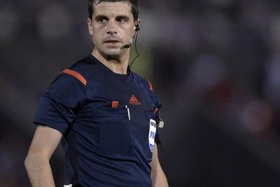 Conmebol divulga áudios do VAR e agressão de argentino a Raphinha foi avaliada como 'jogada de intensidade média'