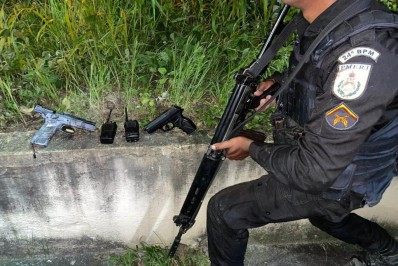 Dois suspeitos são mortos após atacarem viatura da PM em Japeri