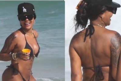 Ludmilla dá 'ajeitadinha' no biquíni e quase mostra demais