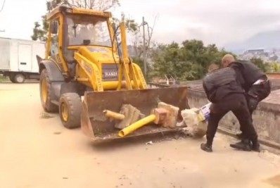 PM retira 10 toneladas de barricadas em comunidade de Meriti