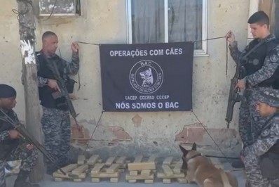 Operação em Manguinhos segue pelo segundo dia procurando suspeitos de participar da morte de policial