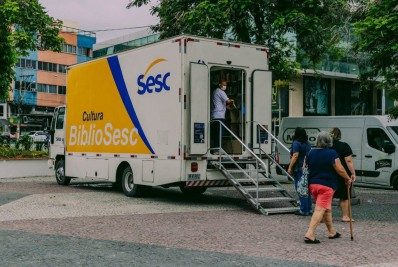 Biblioteca itinerante do Sesc RJ chega a Cabo Frio para mais uma temporada
