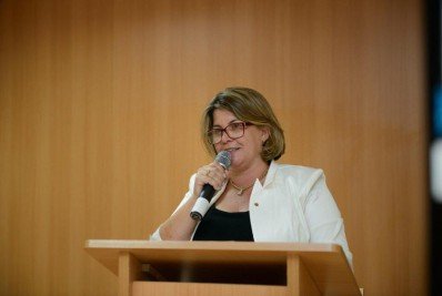 Andréia Valente é reeleita presidente da OAB Resende