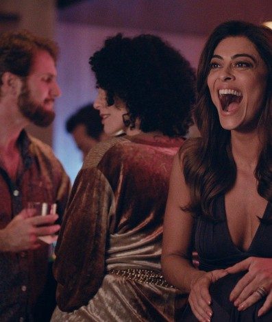 AMOR SEM MEDIDA (L to R) JULIANA PAES as IVANA, in AMOR SEM MEDIDA movie. Cr. NETFLIX © 2021 - Divulgação/Netflix