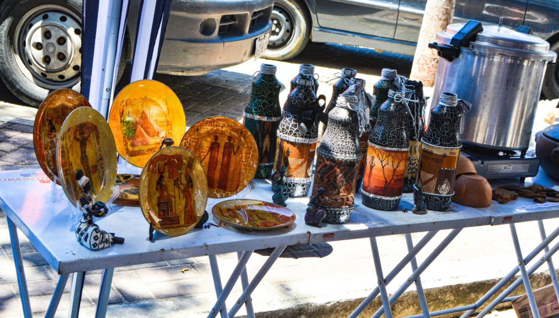 Craquel&ecirc; em garrafas, &eacute; um trabalho feito por jovens nilopolitanos que buscam gerar renda - Divulga&ccedil;&atilde;o / PMN