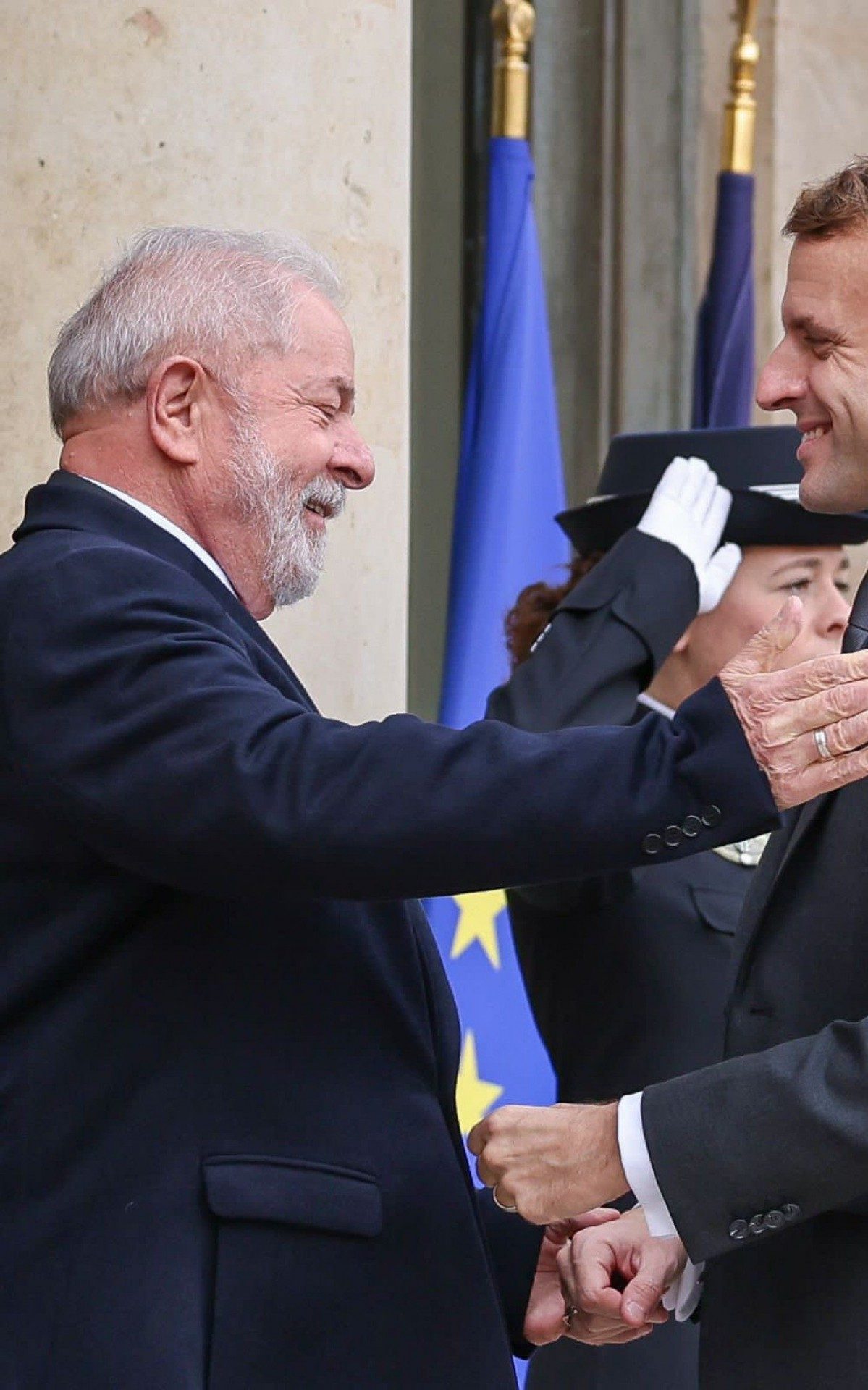 Ex-presidente Lula foi recebido pelo presidente franc&ecirc;s Emmanuel Macron
