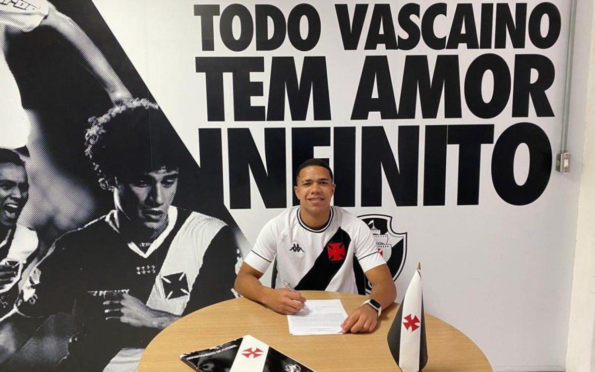 Wesley assinou contrato com o Vasco