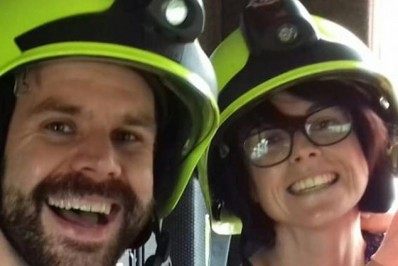 Homem denuncia esposa ao flagrá-la abusando de aluna de 15 anos