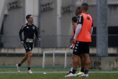 Promessa do Botafogo elogia Enderson Moreira: 'Favorece meu jogo'