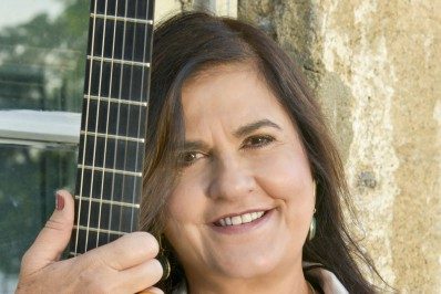 Bia Bedran e Orquestra de Cordas da Grota nas comemorações de 448 anos