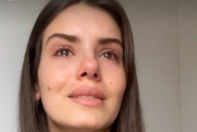 Aos prantos, Camila Queiroz desabafa: 'Foi tudo muito dolorido, difícil'