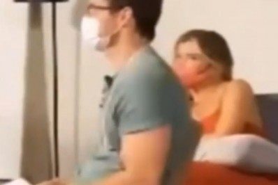 Grazi Massafera acompanha namorado em dia de gravação