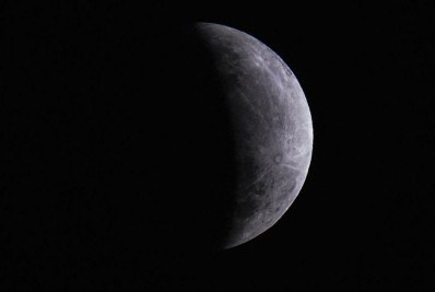 Eclipse parcial da Lua será que horas? Fumaça de incêndio vai atrapalhar? Saiba como assistir