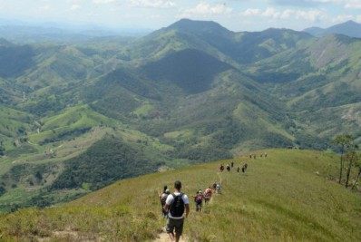 Circuito Ecológico de Maricá leva participantes à trilha na Pedra do Silvado