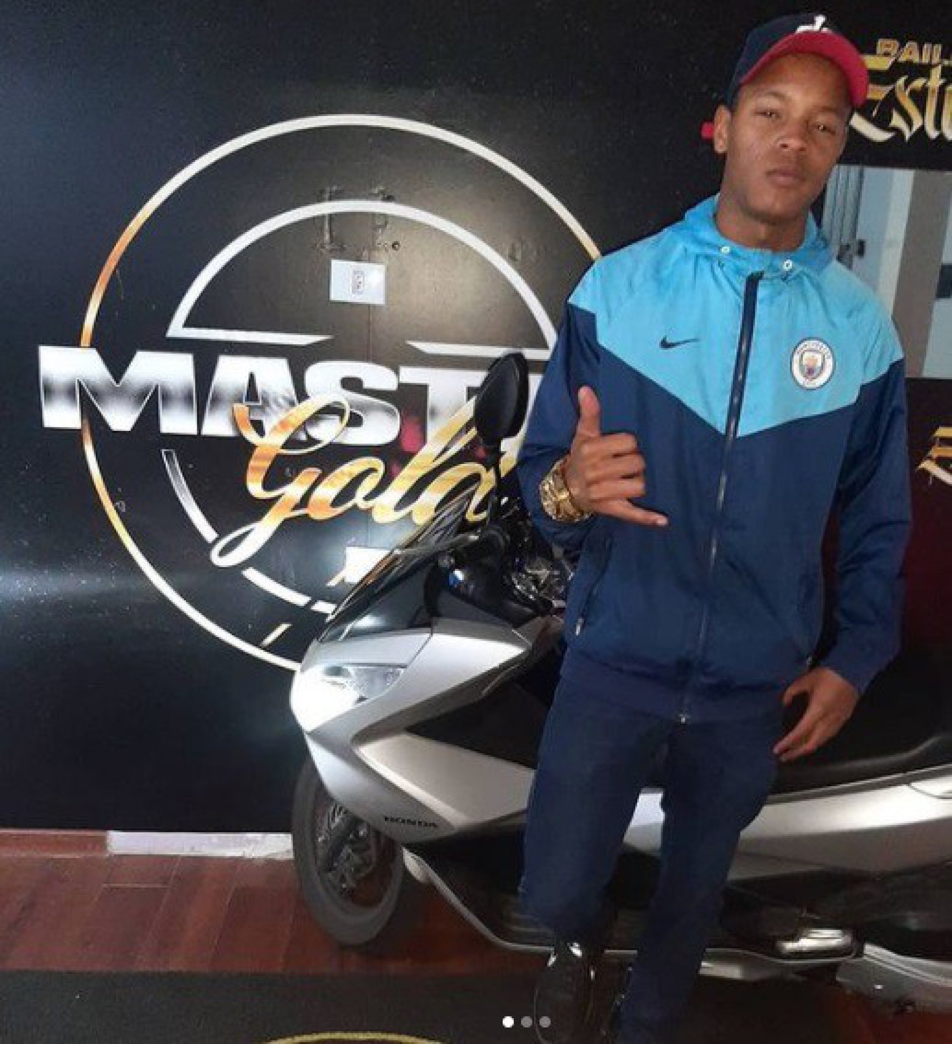 Cantor também é dono dos hits 