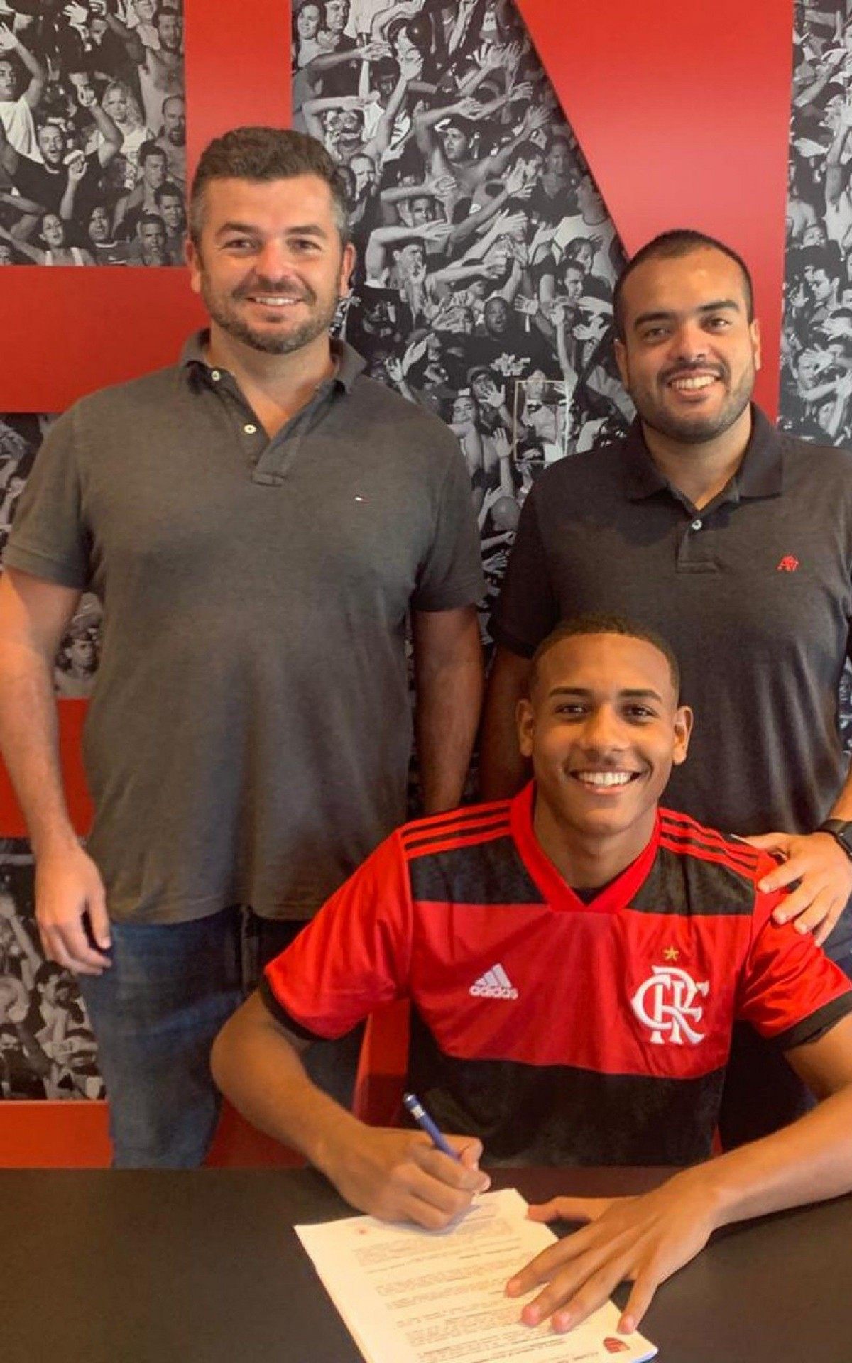 Darlan assina com o Flamengo