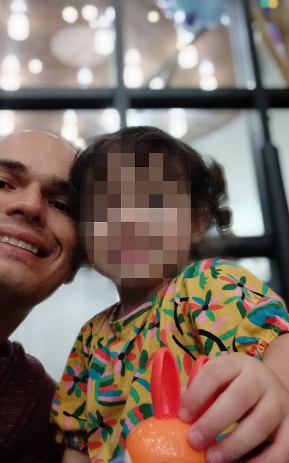 Desde a separa&ccedil;&atilde;o, Bruno afirma que n&atilde;o passou mais de uma hora ao lado da filha, hoje com 5 anos