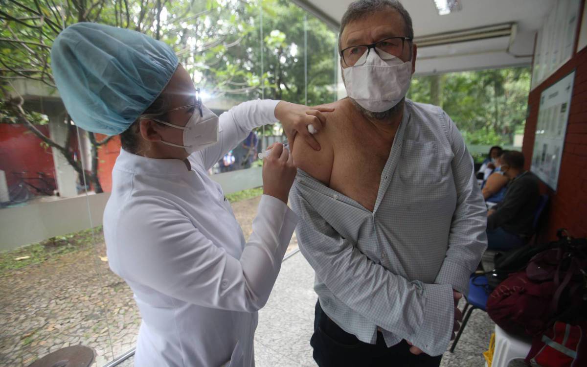Rio,19/11/2021-GAVEA,Centro Municipal de Saude Pindaro de Carvalho Rodrigues,dose de reforco contra Covid-19, em pessoas com menos de 60 anos, na foto: Andre Murilo de Paula(DR) .Foto: Cleber Mendes/Ag&ecirc;ncia O Dia