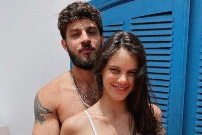 Chay Suede faz declaração para Laura Neiva após nascimento do segundo filho do casal