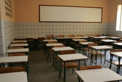 Aluna denuncia conteúdo 'esquerdista' em aula e professora é intimada pela polícia