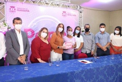 Primeiros kits com absorventes íntimos começam a ser entregues a alunas da rede municipal de Quissamã