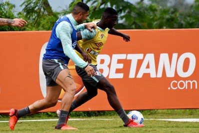 Atacante volta a treinar com bola e pode reforçar o Fluminense contra o América-MG