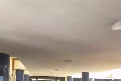 Vídeo: alunos protestam a favor de professora denunciada por conteúdo 'esquerdista'