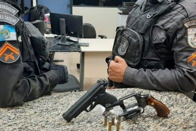 Homens atiram contra a PM e fogem por rede de esgoto em Barra Mansa