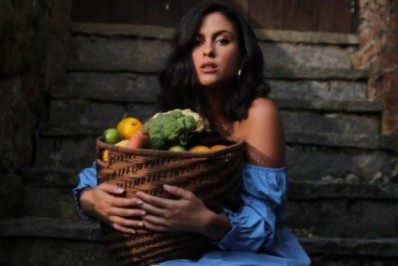 Hana Khalil lança e-book com receitas culinárias