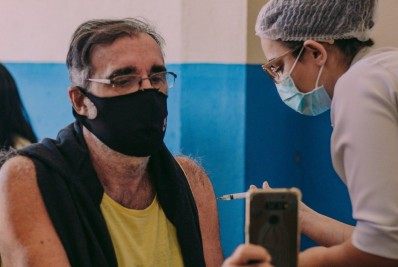 Dose de reforço contra a covid-19 em Cabo Frio chega ao grupo de 50 anos ou mais