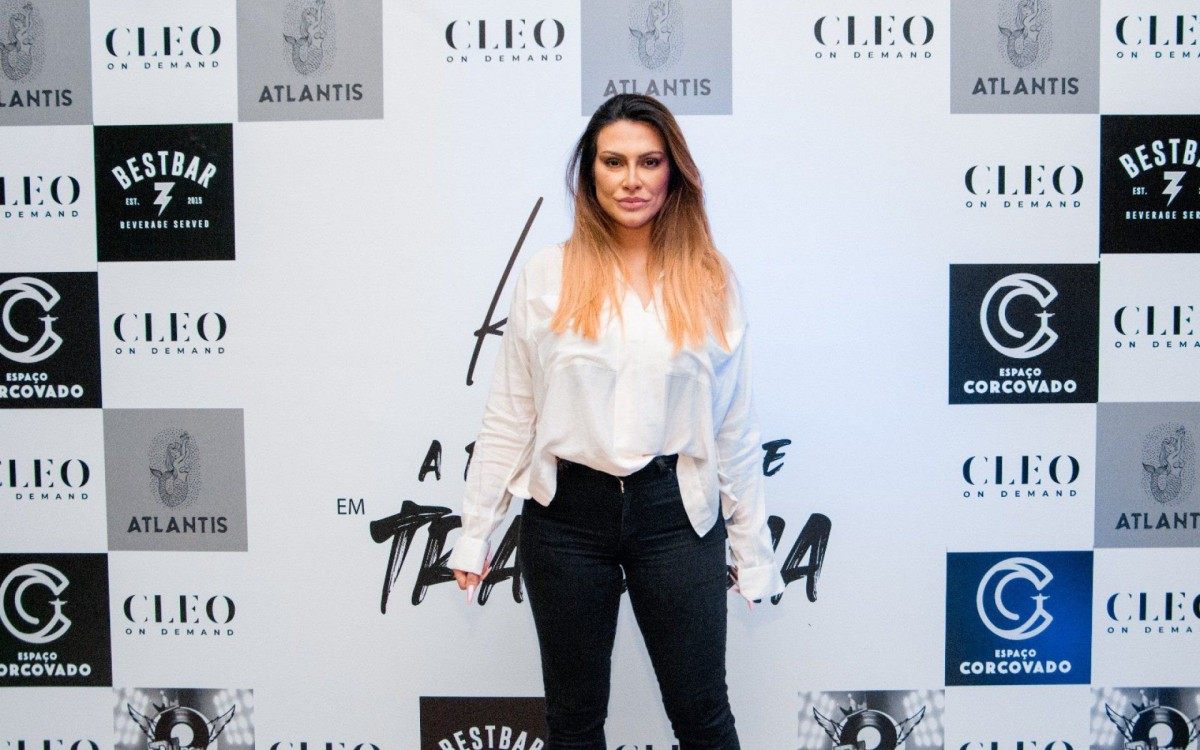 Cleo e o marido prestigiam show da cantora King no Espa&ccedil;o Corcovado, na Zona Sul do Rio, na noite desta sexta-feira